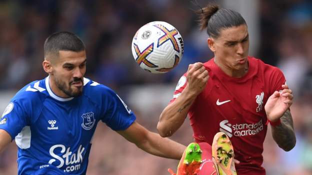Everton 0-0 Liverpool: Both sides hit woodwork in goalless draw