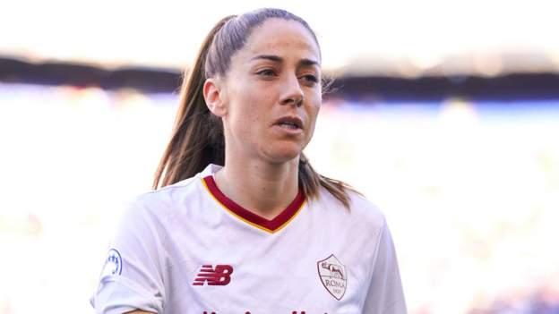 Vicky Losada: Brighton sign Spain midfielder on long-term deal - BBC Sport