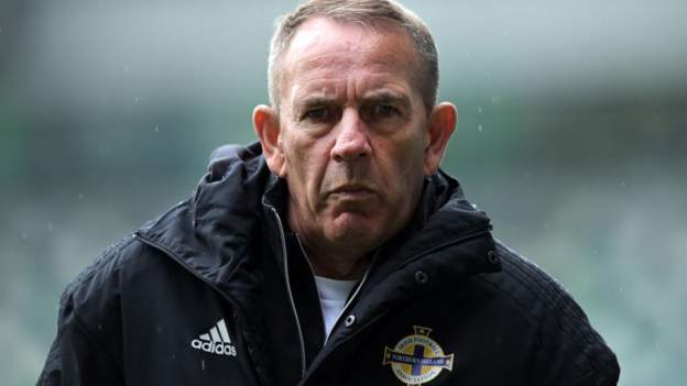 Shiels apologises for 'emotional women' remark