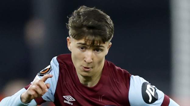 West Ham's Earthy leaves hospital after head injury