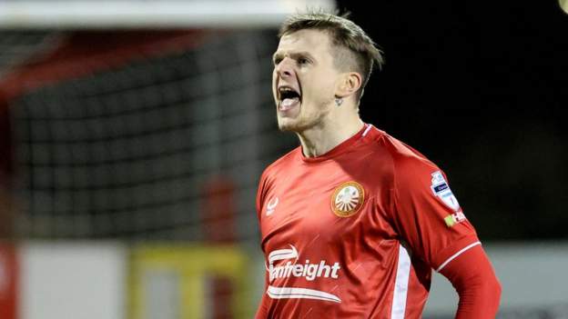 McElroy hits hat-trick as Portadown defeat Swifts