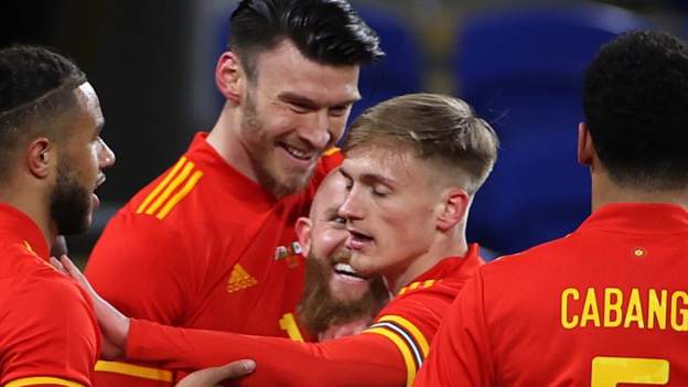 Wales 1-0 Meksiko: Kieffer Moore mencetak gol ketika Chris Gunter memenangkan cap centesimal thumbnail