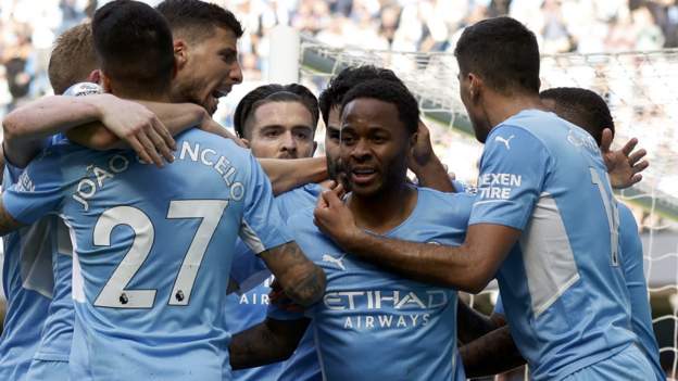 Sterling anuncia saída do City: Cheguei com 20 anos, saio um homem