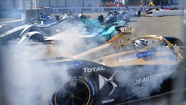 Formula E New York: Vergne crash keeps Di Grassi title ...