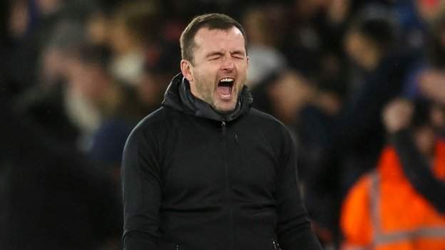 <div>Southampton 2-0 Manchester City: Nathan Jones lifts the mood at St Mary's with shock EFL Cup victory</div>
