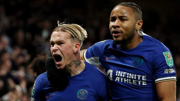 Chelsea beat Newcastle on penalties to reach last four