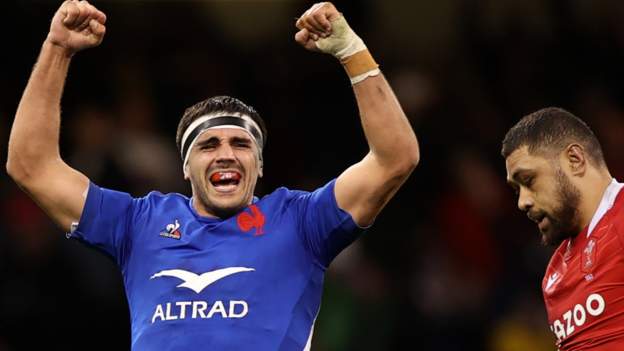 visitors keep Grand Slam dream alive