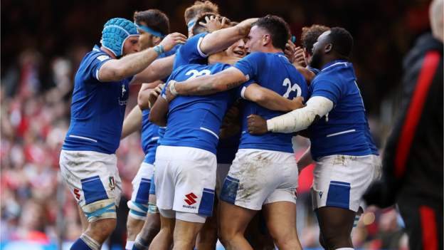 Six Nations 2022: Wales 21-22 Italy