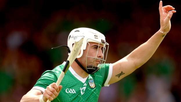 Limerick earn fifth straight Munster hurling title