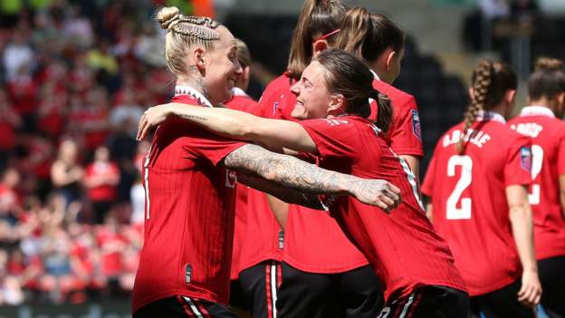 Manchester United 3-0 Tottenham: Marc Skinner's side maintain WSL title  push with Spurs victory, Football News