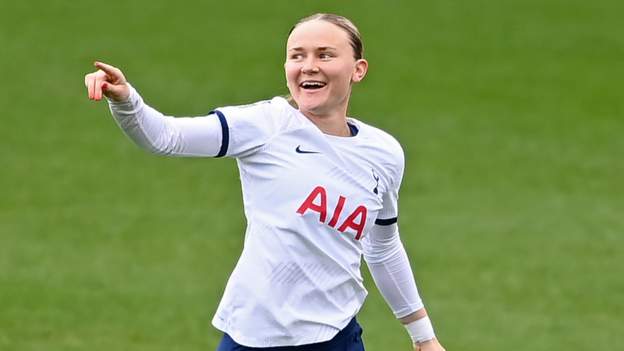 Vinberg's early goal helps Spurs beat Leicester