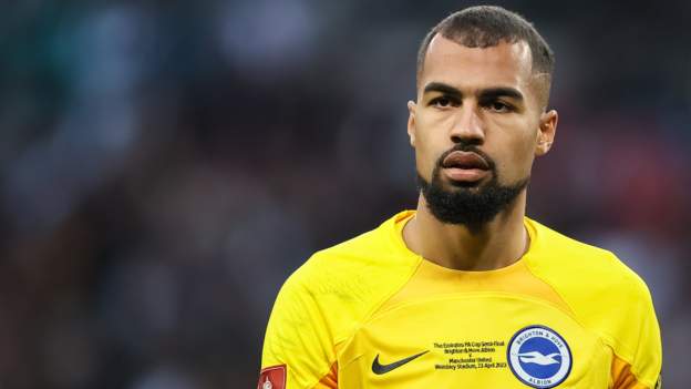 Robert Sanchez: Chelsea agree deal to sign Brighton goalkeeper for initial £25m thumbnail
