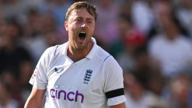 England can give Australia 'hiding' - Robinson