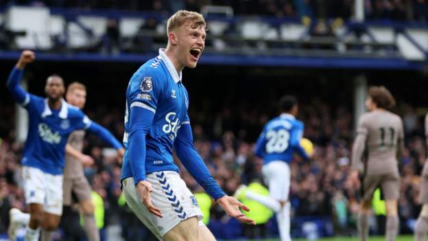 Everton 2-2 Tottenham: Jarrad Branthwaite equalises late after Richarlison scores twice - BBC