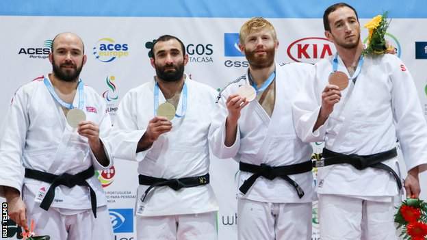 Sam Ingram and Chris Skelley on the -100kg podium at the IBSA Judo World Championships