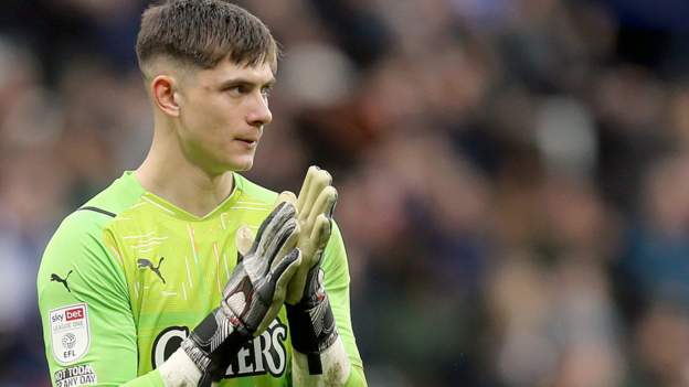 Michael Cooper: Plymouth goalkeeper agrees new contract until 2025 ...