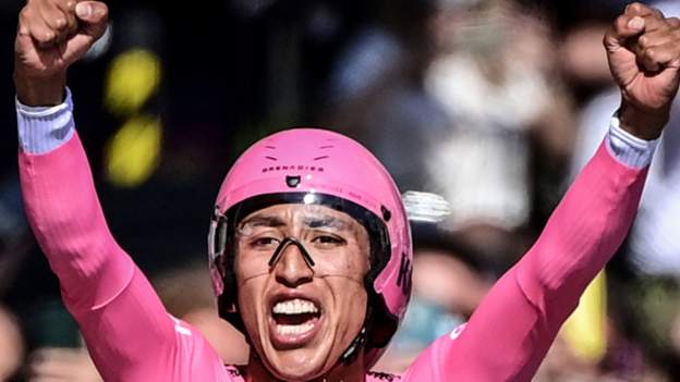 Giro Ditalia: Egan Bernal ha vinto con il britannico Simon Yates al terzo posto