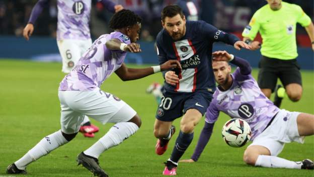 PSG Wears White Shorts Against Toulouse, Messi Is Surprised - Footy  Headlines