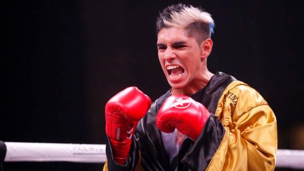 Unbeaten Martinez retains IBF super-flyweight crown