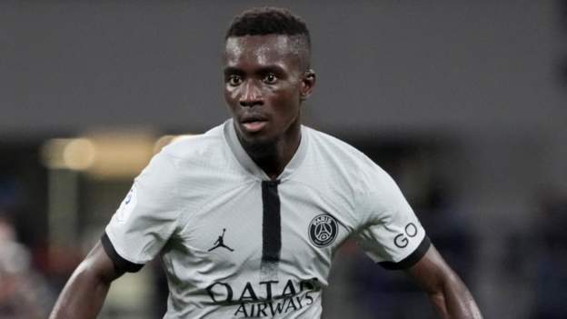 Idrissa Gueye: Everton in talks to re-sign Paris St-Germain midfielder