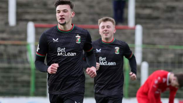 Glentoran and Larne through to Irish Cup semi-finals