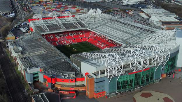 <div>Manchester United sale: Bids from Ineos and Qataris raise 'questions'</div>