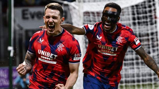 Dundee 0-5 Rangers: Ibrox side dominant after disruptions at Dens Park thumbnail