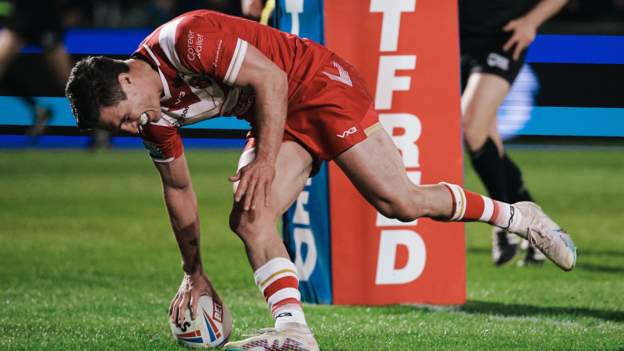 Salford show spirit to overcome dogged Castleford