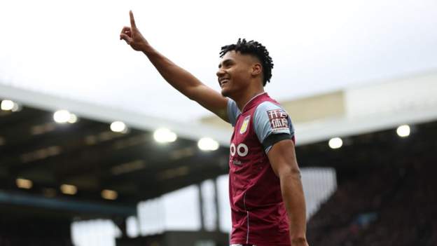 Arsenal score twice in stoppage time to beat Villa