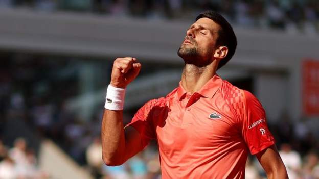 Djokovic battles through to French Open last 16