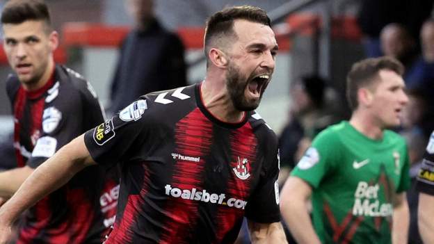Crues beat Glens to go second as United beat Reds