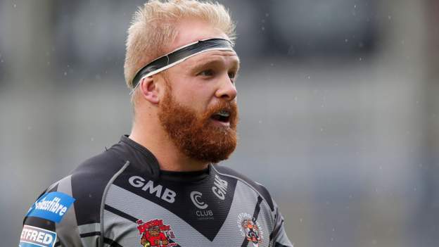 Oliver Holmes: Castleford Tigers back row signs new contract for 2021 ...