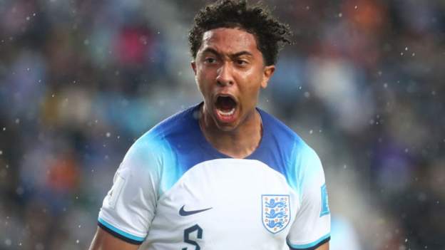 Swansea close to loan deal for Chelsea's Humphreys