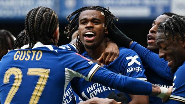 Chelsea score late for dramatic FA Cup win over Leicester