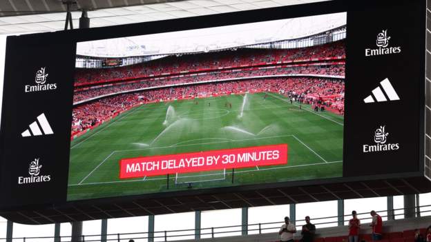 Arsenal v Nottingham Forest: Premier League match delayed by 30 minutes because of ticketing issue