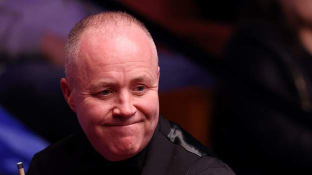 World Snooker Championship: Ronnie O'Sullivan and John Higgins level after tense..
