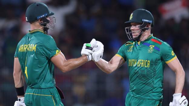 South Africa defy Pakistan to stay on course for semis