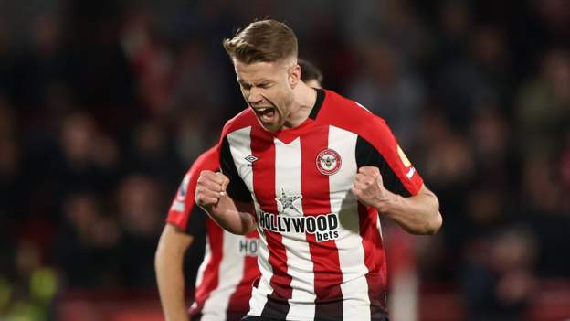 Brentford's Ajer nets late equaliser to deny Man Utd