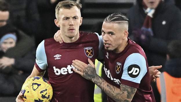 West Ham rescue draw after Phillips error on debut
