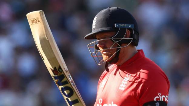 England thumped by New Zealand in third T20
