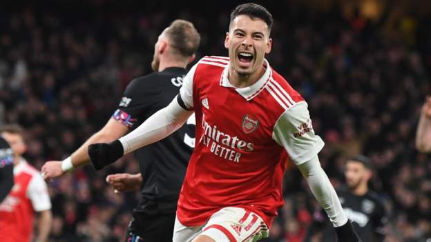 Martinelli signs new Arsenal contract
