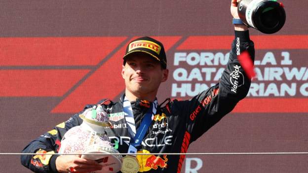 Verstappen cruises to win as Red Bull set record