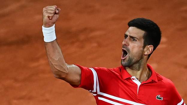 Open di Francia 2021: Novak Djokovic vince dopo che i fan di Parigi hanno annunciato il coprifuoco alle 23:00
