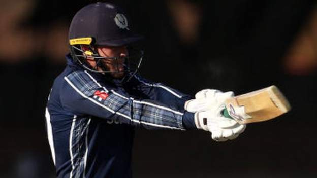 Scotland edge Ireland in thrilling finish