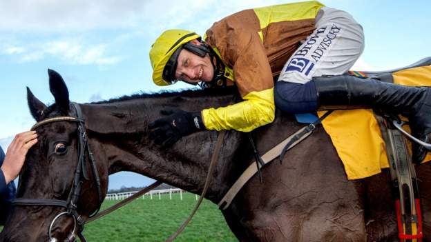 Galopin Des Champs storms to Savills Chase victory
