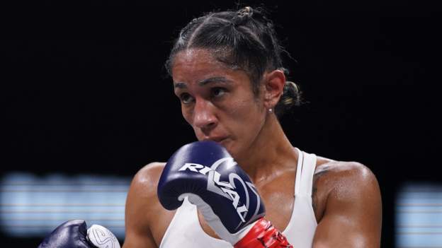 Women boxers call for 12 rounds in title fights