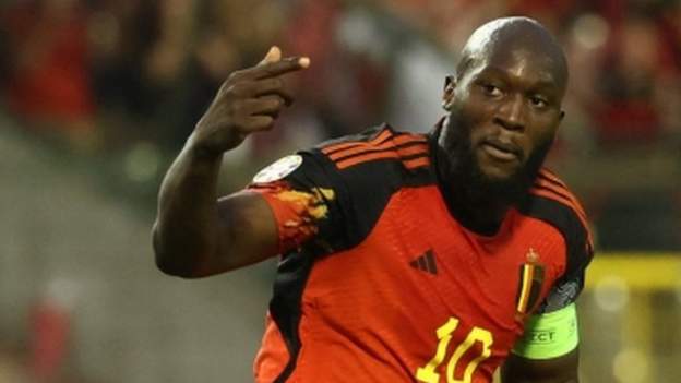 Chelsea striker Romelu Lukaku agrees to join Roma on season-long loan