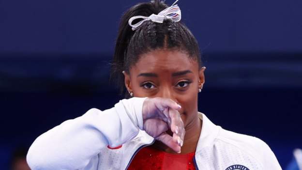 Simone Biles: American gymnast praised for 'prioritising mental wellness'