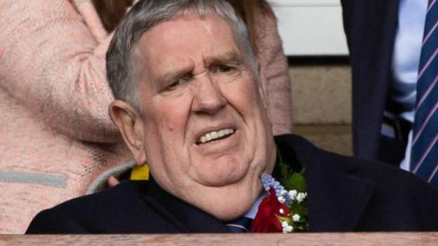 Rangers fan group to vote against chairman Park