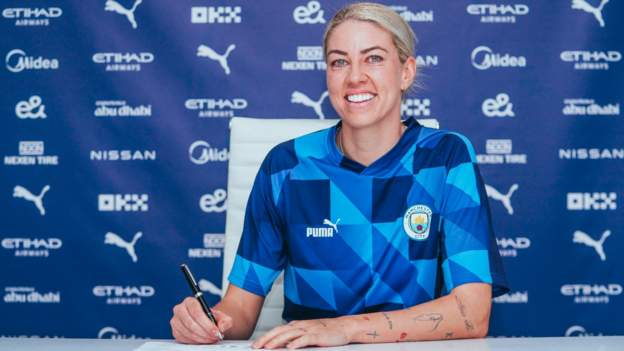 Kennedy signs two-year Man City contract extension